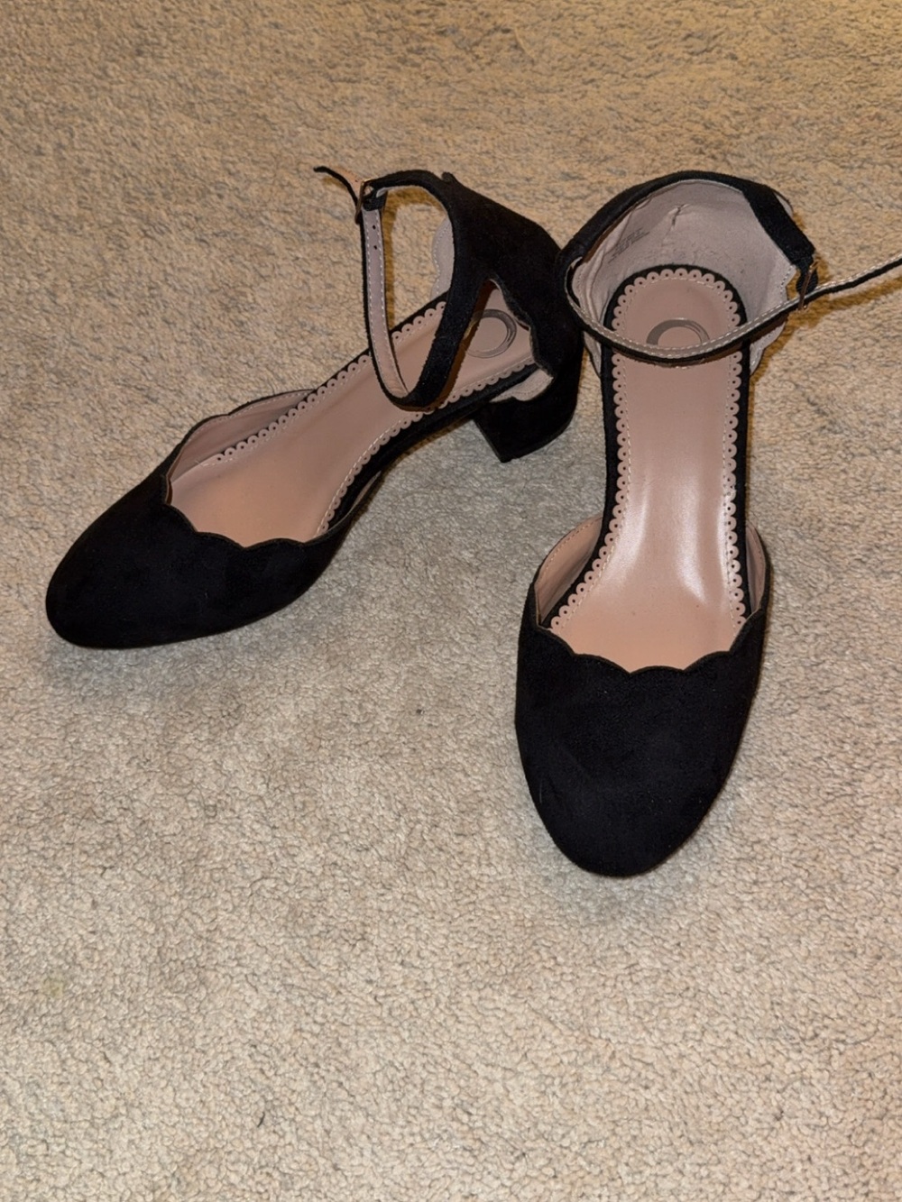 Women's Black Scalloped Ankle-Strap Block Heel